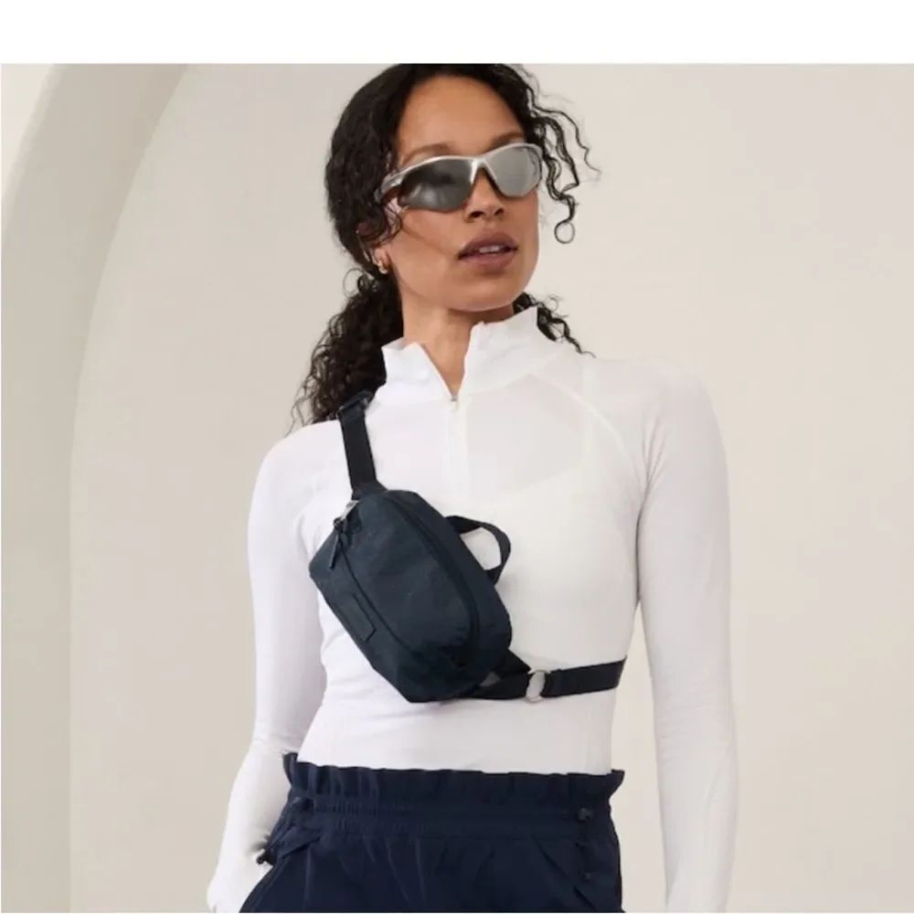 ATHLETA EXCURSION CROSSBODY BELT BAG NWT